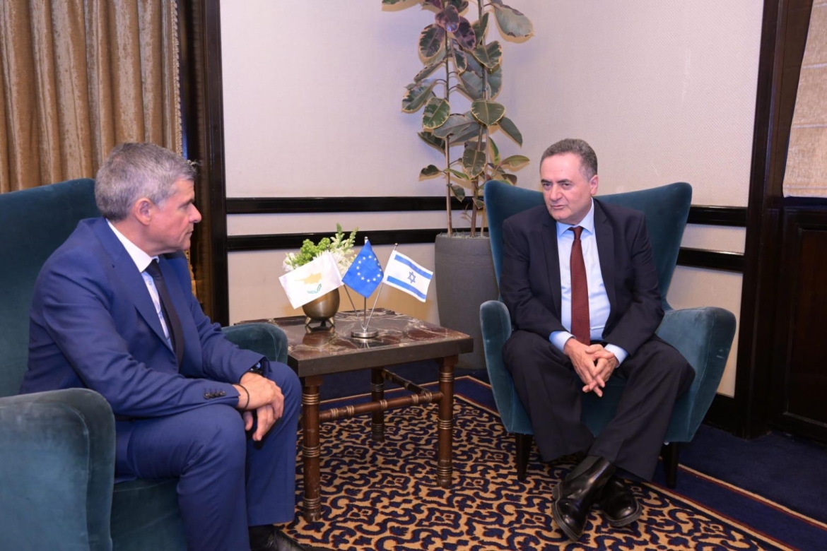 Tête-à-tête meeting between Ministers Papanastasiou and Katz (photo: Shlomi Amsalem, Government Press Office, Israel)